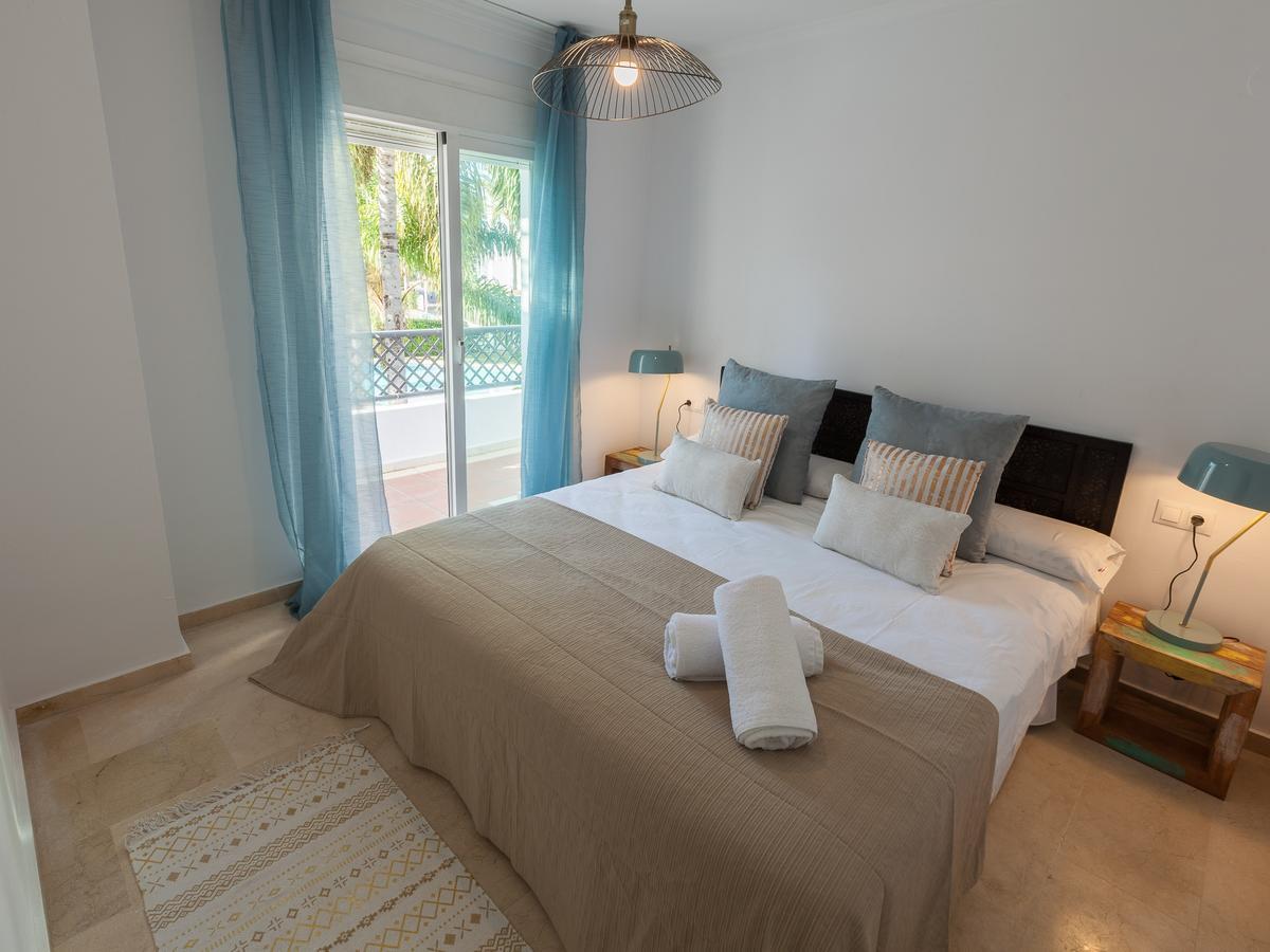 Vacation Marbella: Contemporary With Pool & Marina Proximity Apartment