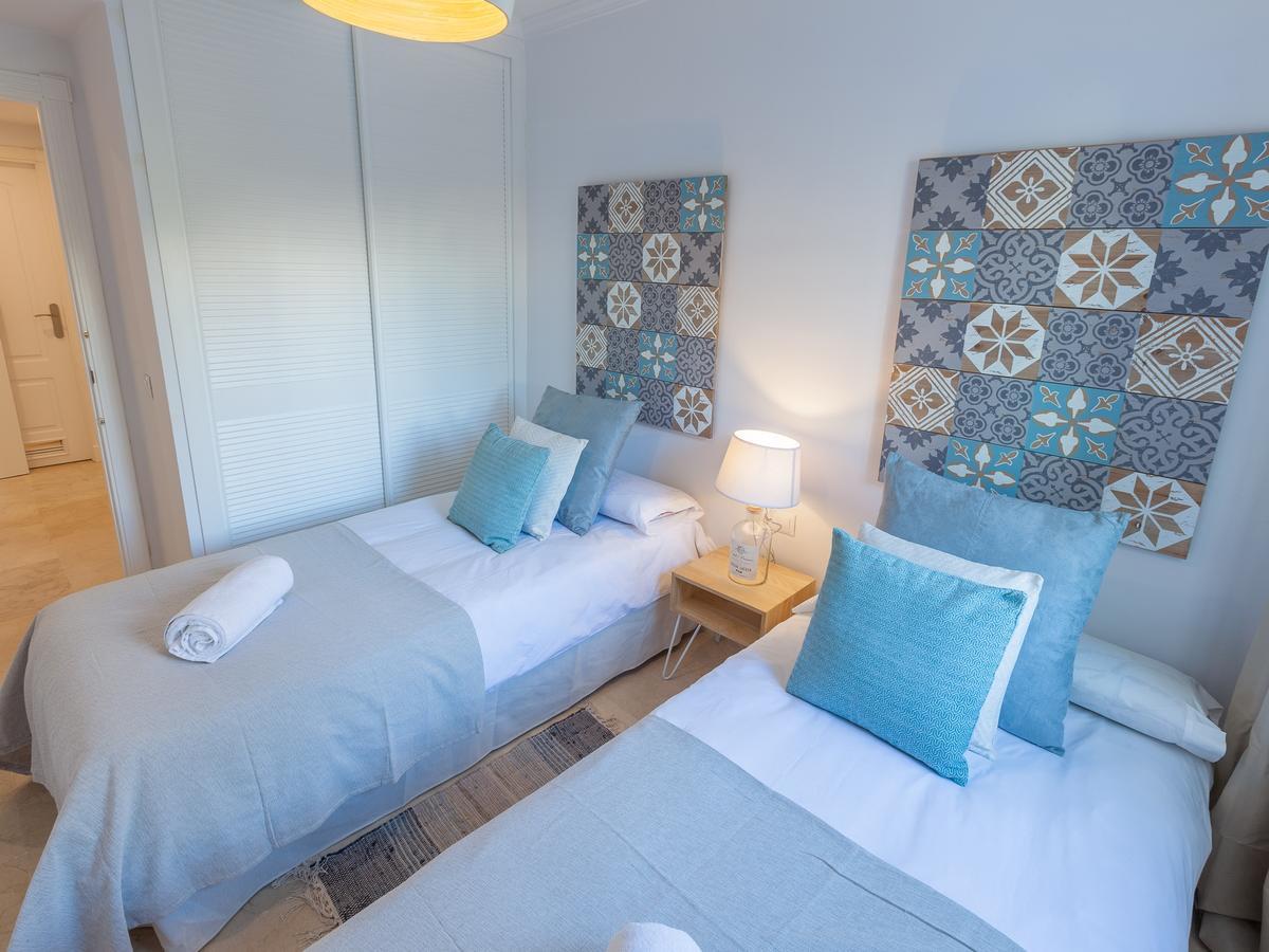 Apartment Vacation Marbella: Contemporary With Pool & Marina Proximity Marbella